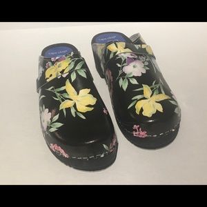 Clogs floral SOLD✅